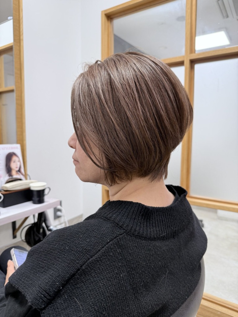 福岡県 hairlancerのヘアスタイル：前下がりボブ